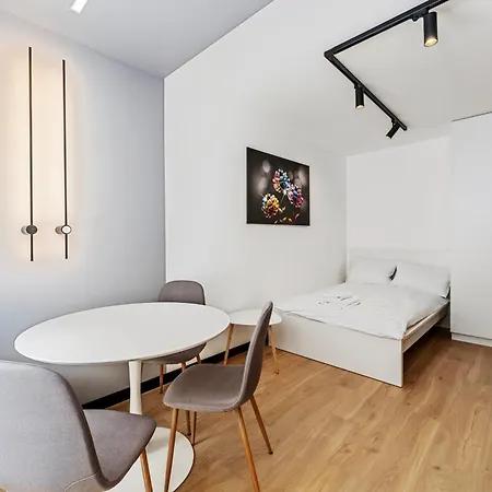 Topolowa Modern By Bookinghost 公寓